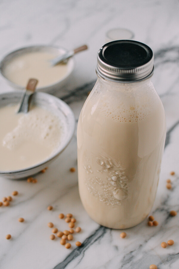 Cách làm sữa đậu nành thơm ngon bằng máy xay sinh tố